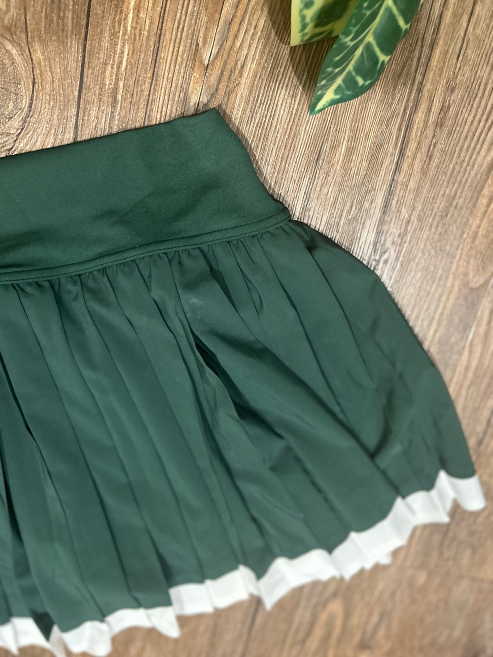 Offline by AERIE (M) Green/White Trim Athletic Skort - Picture 4 of 6